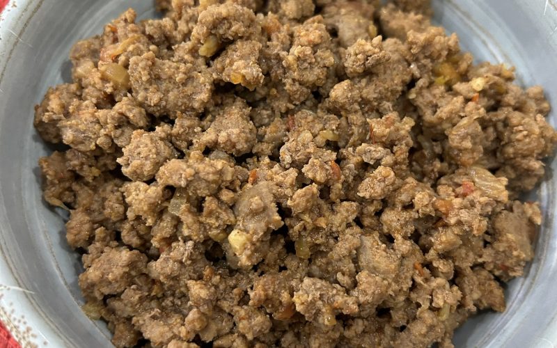 Carne moída molhadinha
